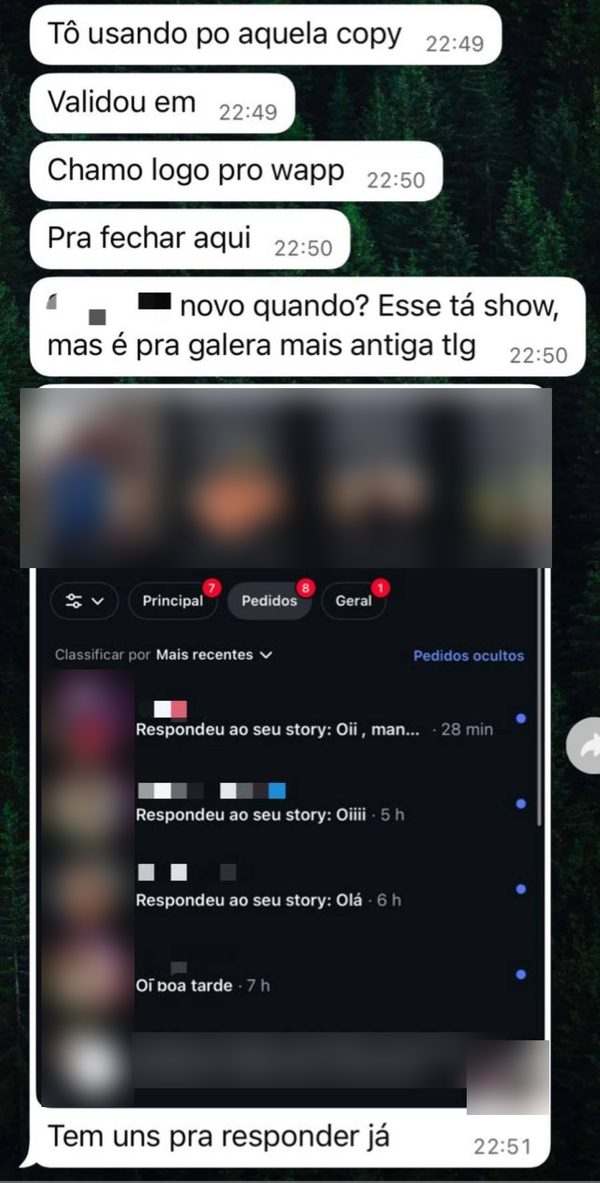 Print do WhatsApp de um afiliado: 'Tô usando po aquela copy', 'Validou em', 'Chamo logo pro wapp', 'Pra fechar aqui', e a caixa de entrada do Instagram com influenciadoras respondendo stories, com fotos e nomes borrados; 'Tem uns pra responder já'.
